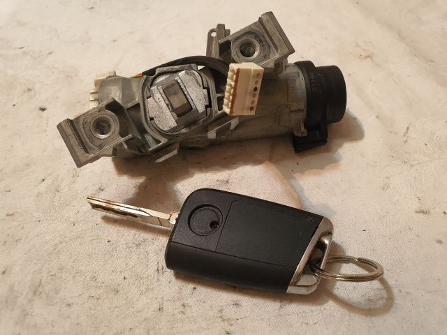 bontott SKODA OCTAVIA III Gyújtáskapcsoló Házzal