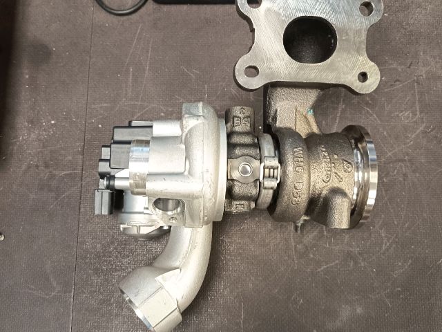 bontott SKODA OCTAVIA III Turbó