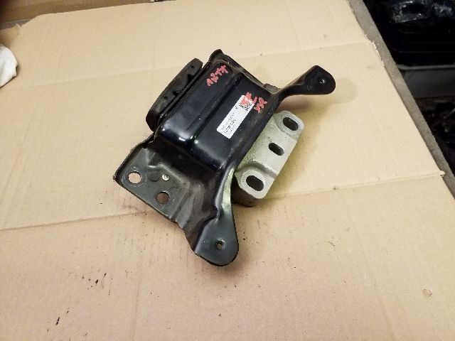 bontott SKODA OCTAVIA III Váltó Tartó Bak (Pozíciófüggetlen)