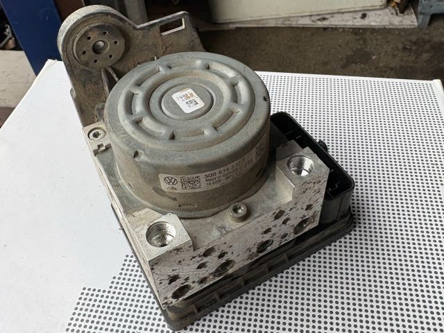 bontott SKODA OCTAVIA III ABS Kocka