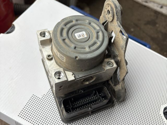 bontott SKODA OCTAVIA III ABS Kocka