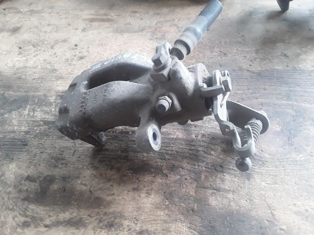 bontott SKODA OCTAVIA III Bal hátsó Féknyereg Munkahengerrel