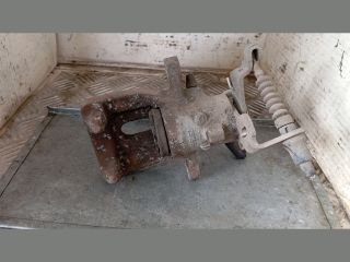 bontott SKODA OCTAVIA III Bal hátsó Féknyereg Munkahengerrel