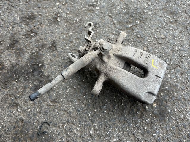 bontott SKODA OCTAVIA III Bal hátsó Féknyereg Munkahengerrel