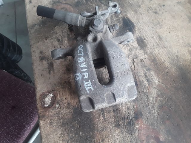 bontott SKODA OCTAVIA III Bal hátsó Féknyereg Munkahengerrel