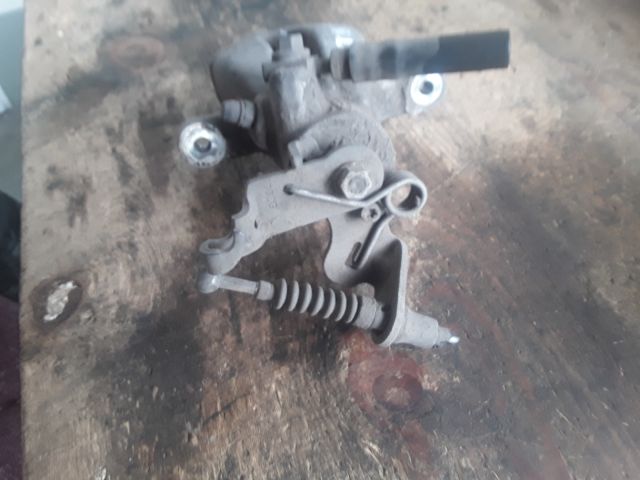 bontott SKODA OCTAVIA III Bal hátsó Féknyereg Munkahengerrel