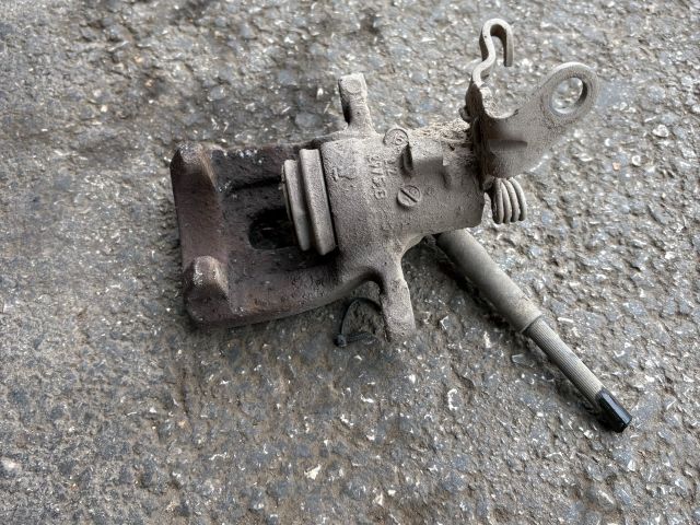 bontott SKODA OCTAVIA III Bal hátsó Féknyereg Munkahengerrel