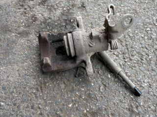 bontott SKODA OCTAVIA III Bal hátsó Féknyereg Munkahengerrel