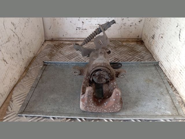 bontott SKODA OCTAVIA III Bal hátsó Féknyereg Munkahengerrel