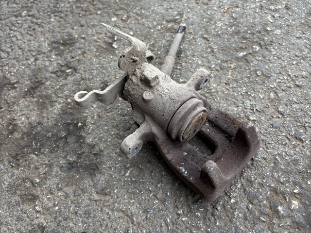 bontott SKODA OCTAVIA III Bal hátsó Féknyereg Munkahengerrel