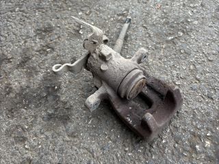 bontott SKODA OCTAVIA III Bal hátsó Féknyereg Munkahengerrel