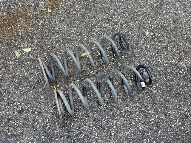 bontott SKODA OCTAVIA III Hátsó Rugó Pár