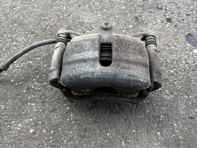 bontott SKODA OCTAVIA III Jobb első Féknyereg Munkahengerrel