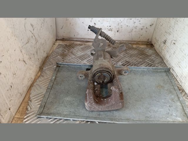 bontott SKODA OCTAVIA III Jobb hátsó Féknyereg Munkahengerrel