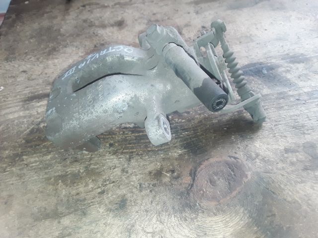 bontott SKODA OCTAVIA III Jobb hátsó Féknyereg Munkahengerrel