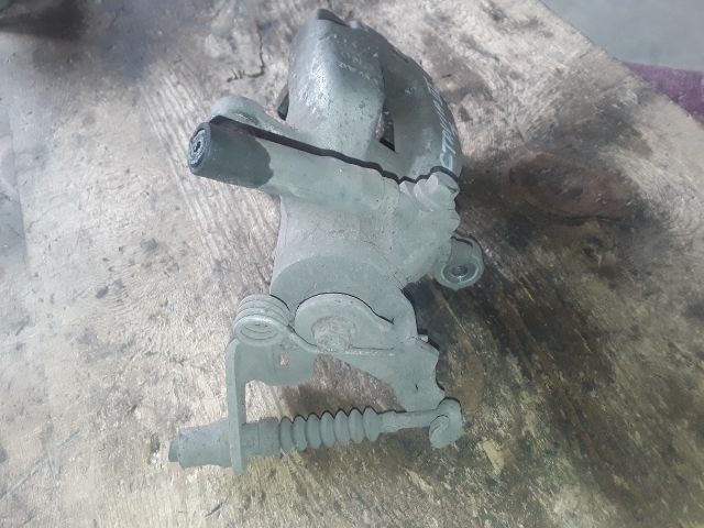 bontott SKODA OCTAVIA III Jobb hátsó Féknyereg Munkahengerrel