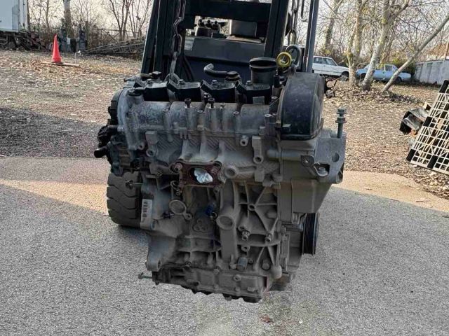 bontott SKODA OCTAVIA III Motor (Fűzött blokk hengerfejjel)