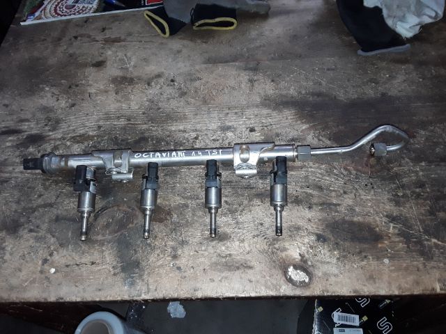 bontott SKODA OCTAVIA III Porlasztó Sor / Híd