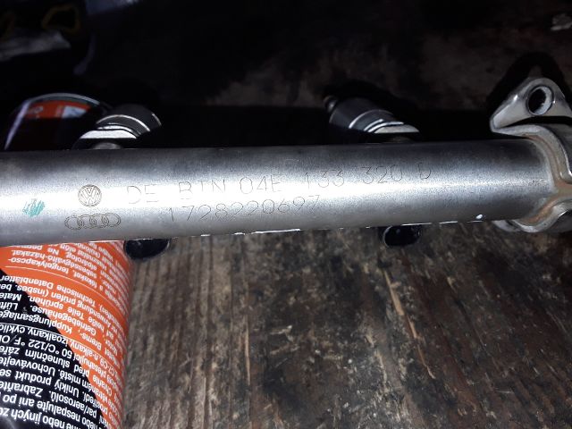 bontott SKODA OCTAVIA III Porlasztó Sor / Híd