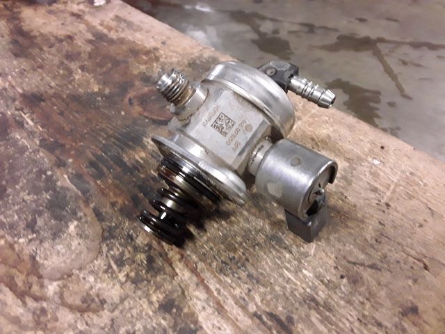 bontott SKODA OCTAVIA III Üzemanyag Szivattyú