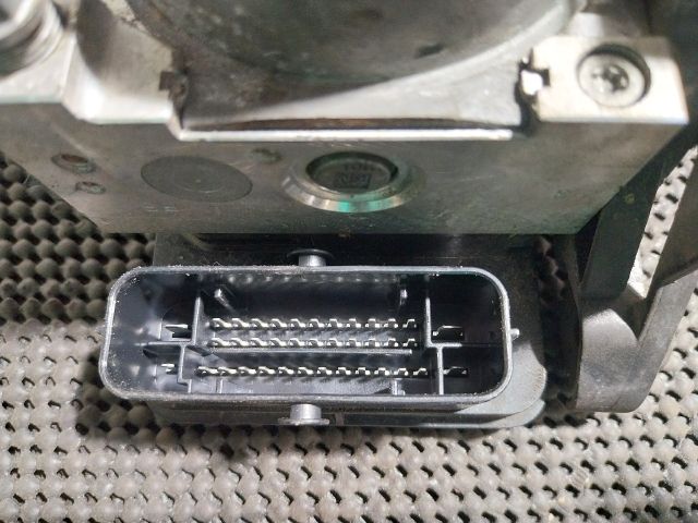 bontott SKODA OCTAVIA III ABS Kocka