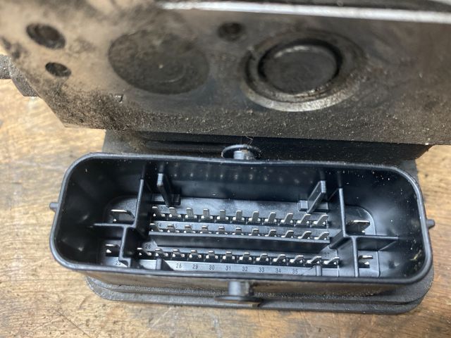 bontott SKODA OCTAVIA III ABS Kocka