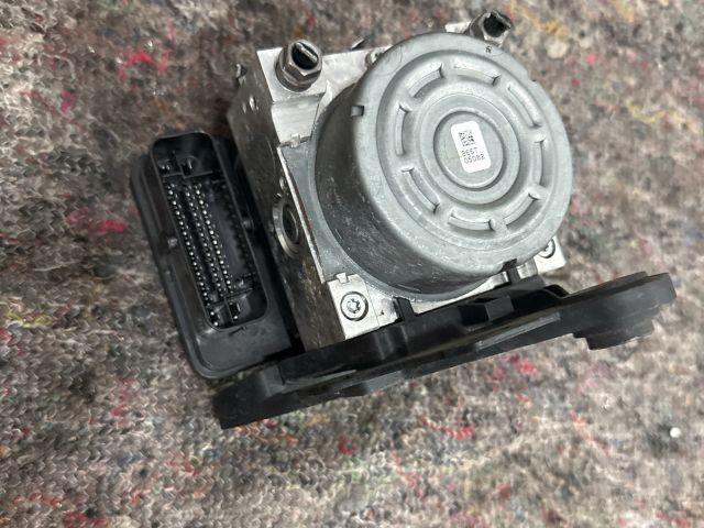 bontott SKODA OCTAVIA III ABS Kocka