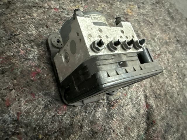 bontott SKODA OCTAVIA III ABS Kocka