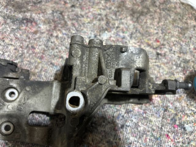 bontott SKODA OCTAVIA III Generátor Tartó Bak