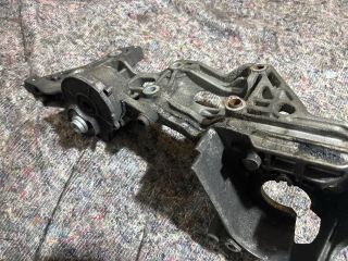 bontott SKODA OCTAVIA III Generátor Tartó Bak