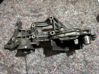 bontott SKODA OCTAVIA III Generátor Tartó Bak