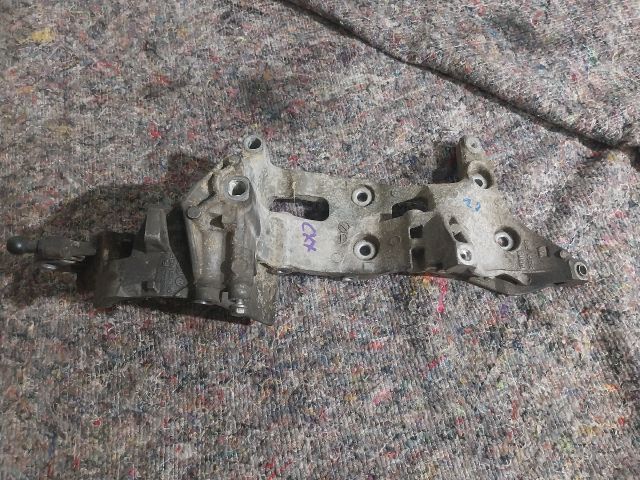 bontott SKODA OCTAVIA III Generátor Tartó Bak