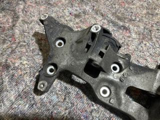 bontott SKODA OCTAVIA III Generátor Tartó Bak