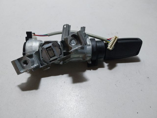 bontott SKODA OCTAVIA III Gyújtáskapcsoló Házzal