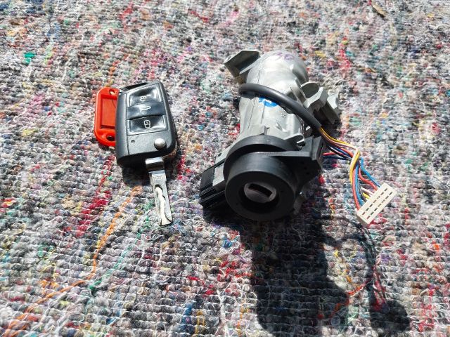 bontott SKODA OCTAVIA III Gyújtáskapcsoló Házzal