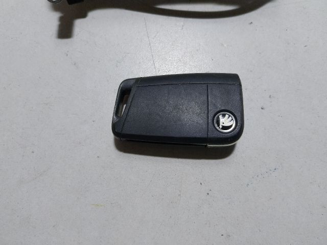 bontott SKODA OCTAVIA III Gyújtáskapcsoló Házzal