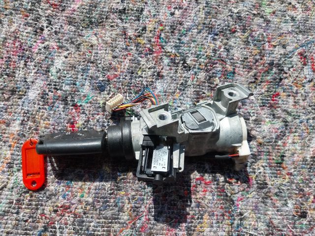 bontott SKODA OCTAVIA III Gyújtáskapcsoló Házzal