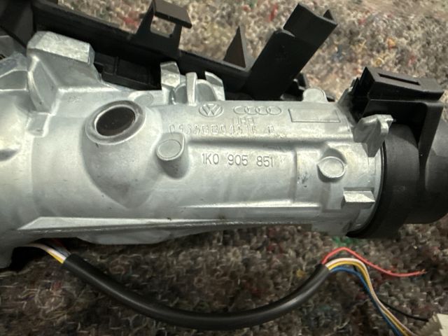 bontott SKODA OCTAVIA III Gyújtáskapcsoló Házzal