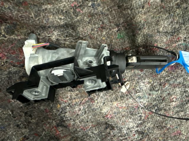 bontott SKODA OCTAVIA III Gyújtáskapcsoló Házzal