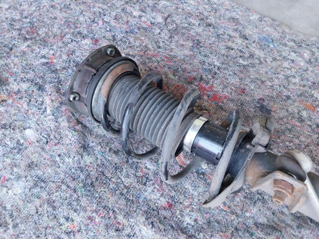 bontott SKODA OCTAVIA III Jobb első Csonkállvány Kerékaggyal