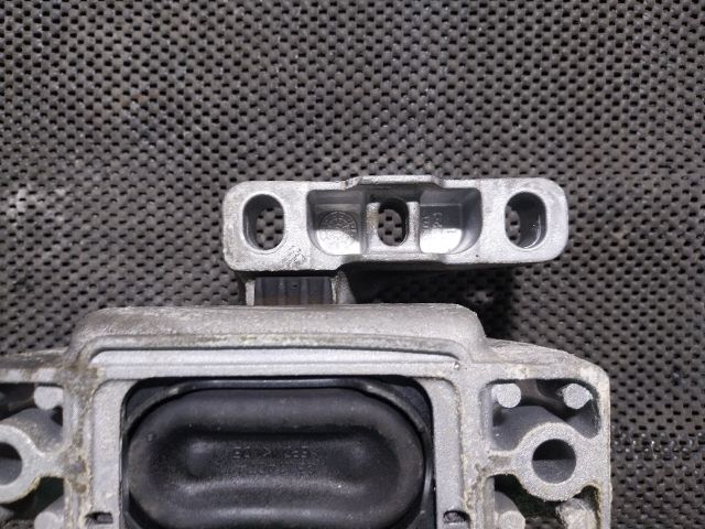 bontott SKODA OCTAVIA III Motor Tartó Bak (Fém)