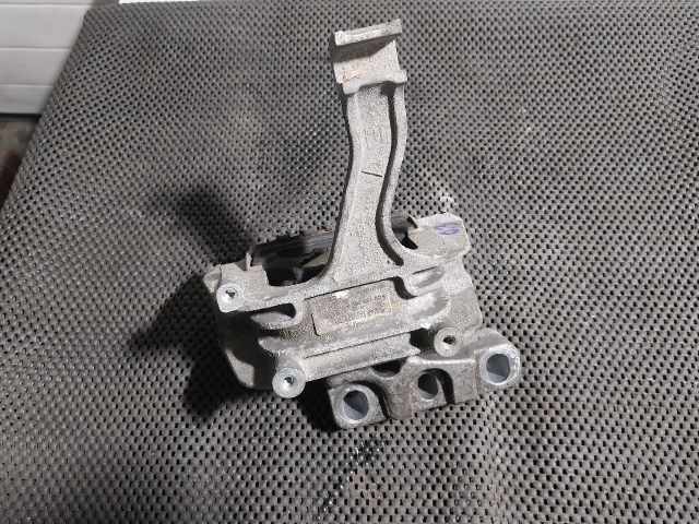 bontott SKODA OCTAVIA III Motor Tartó Bak (Fém)