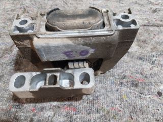 bontott SKODA OCTAVIA III Motor Tartó Bak (Fém)