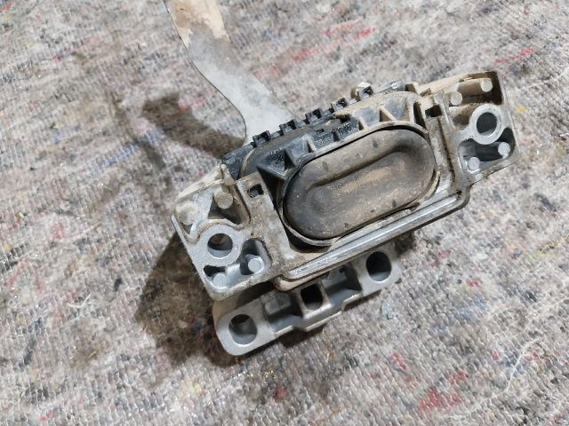 bontott SKODA OCTAVIA III Motor Tartó Bak (Fém)