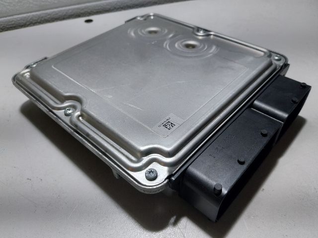 bontott SKODA OCTAVIA III Motorvezérlő