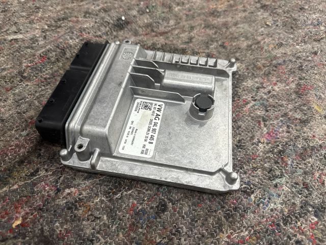 bontott SKODA OCTAVIA III Motorvezérlő