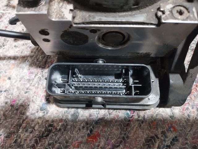 bontott SKODA OCTAVIA III ABS Kocka