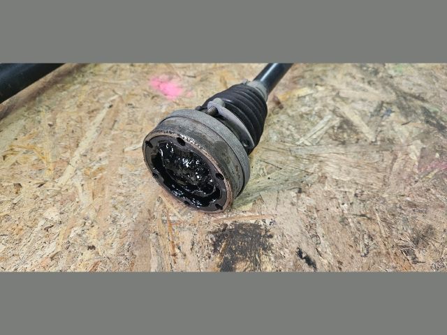 bontott SKODA OCTAVIA III Bal Féltengely