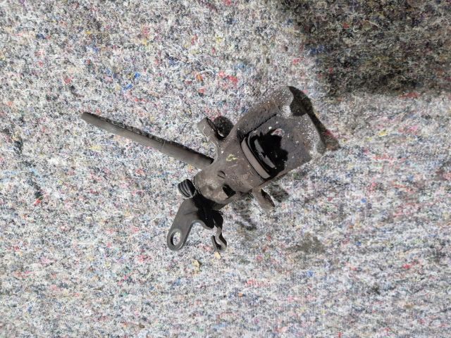 bontott SKODA OCTAVIA III Bal hátsó Féknyereg Munkahengerrel