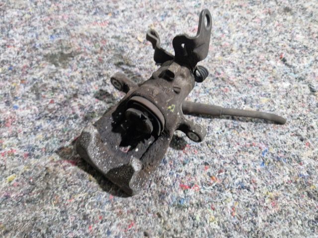 bontott SKODA OCTAVIA III Bal hátsó Féknyereg Munkahengerrel